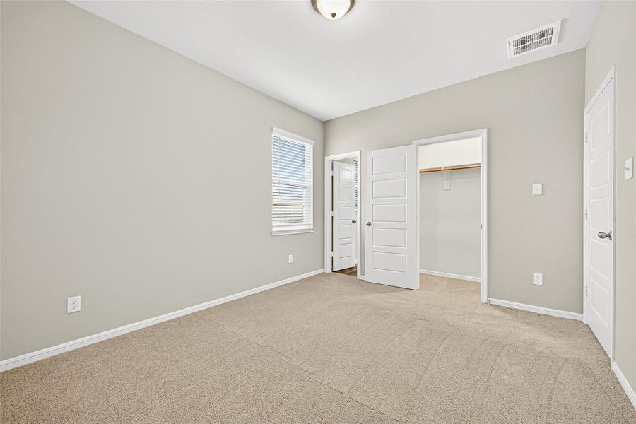 Spacious, unfurnished interior of a new home in Sunterra, Katy (Image 39).