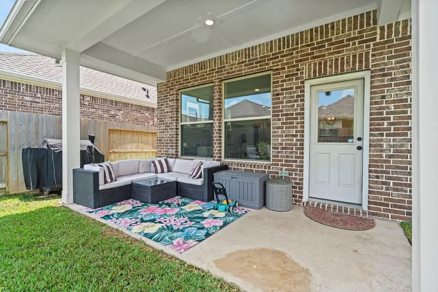 Exterior details and patio area of a home in , Magnolia (Image 4).