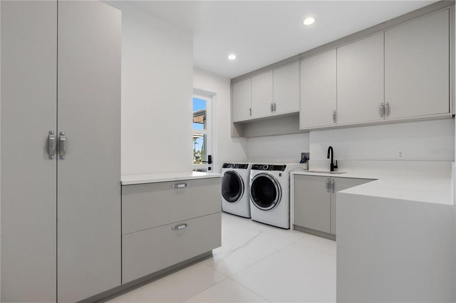 Furnished interior view inside a new home in , Montverde (Image 13).