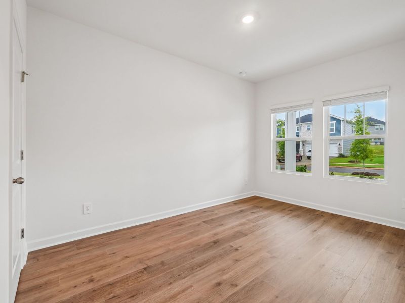 Spacious, unfurnished interior of a new home in Oxford Station, Salisbury (Image 11).