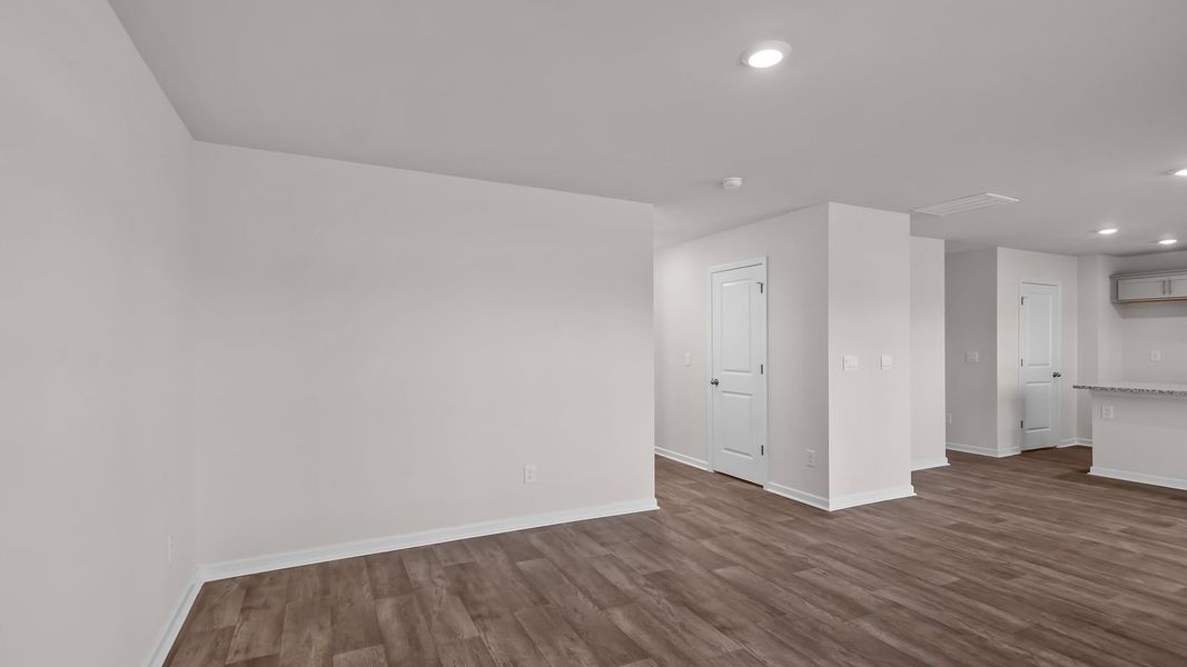 Spacious, unfurnished interior of a new home in Blair Ridge, La Grange (Image 16).