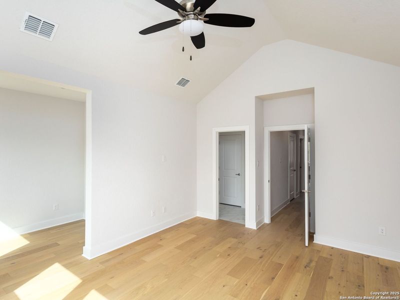 Spacious, unfurnished interior of a new home in Victoria Commons, San Antonio (Image 22).