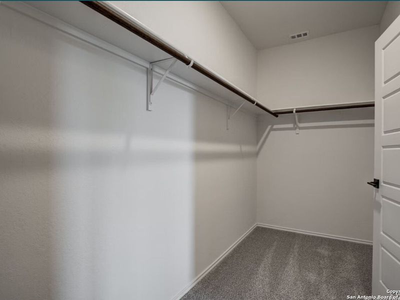 Spacious, unfurnished interior of a new home in Hannah Heights, Seguin (Image 18).