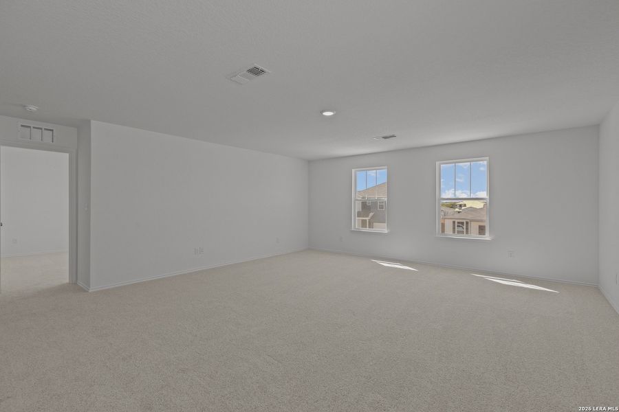 Spacious, unfurnished interior of a new home in Davis Ranch, San Antonio (Image 23).