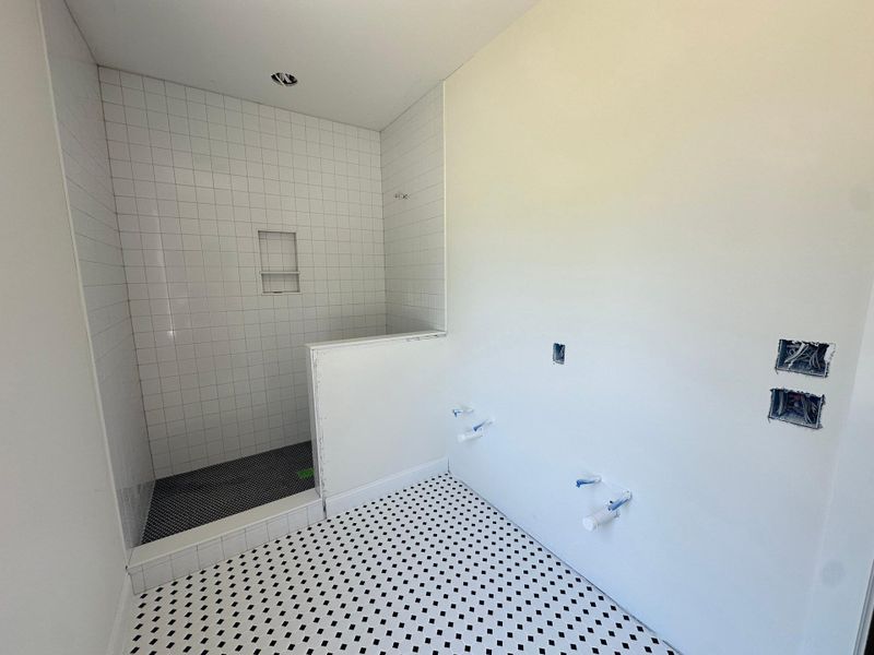Spacious, unfurnished interior of a new home in , Summerville (Image 6).