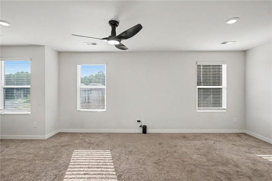 Spacious, unfurnished interior of a new home in Campground Crossing, McDonough (Image 34).