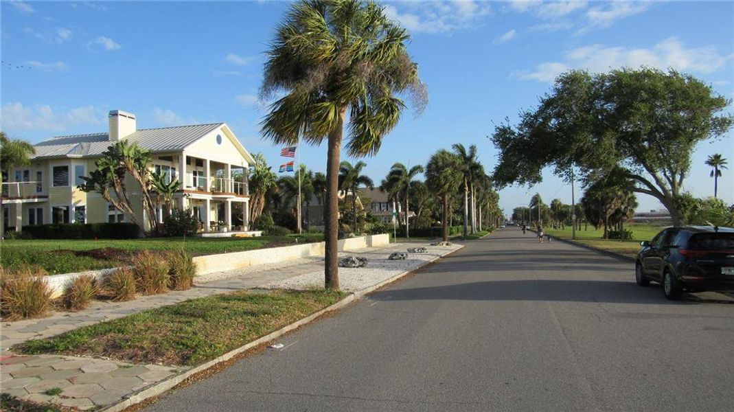 Community amenities in , St. Petersburg (Image 7). Community amenities in , St. Petersburg (Image 7).