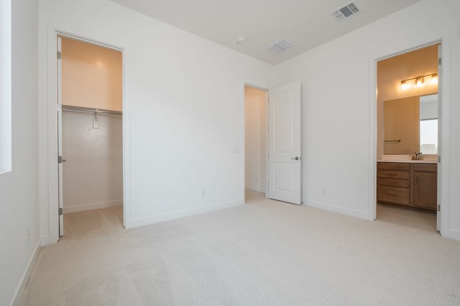Spacious, unfurnished interior of a new home in Soleo, San Tan Valley (Image 16).