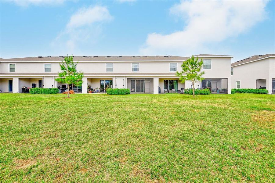Exterior details and patio area of a home in , Land O' Lakes (Image 4).