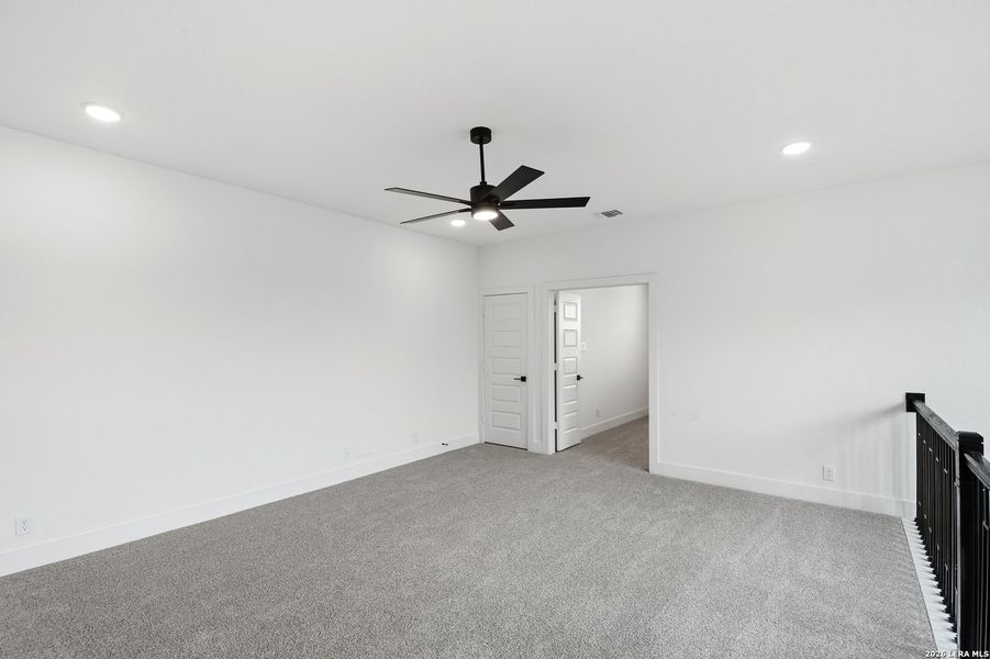 Spacious, unfurnished interior of a new home in Prominence Urban, San Antonio (Image 46).