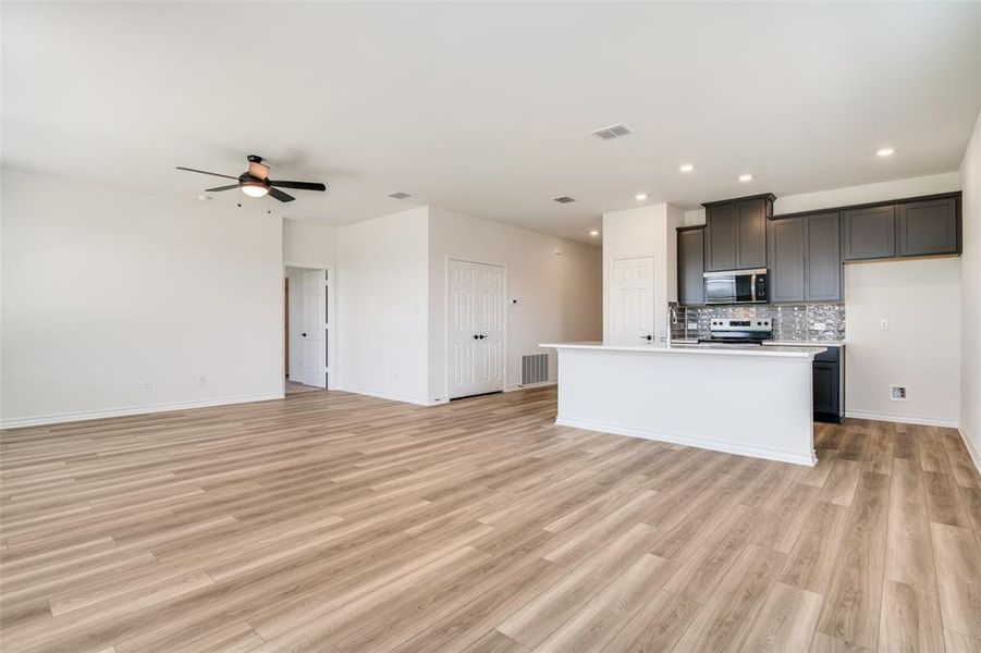 Image 19 of a home in Cottonwood Creek.