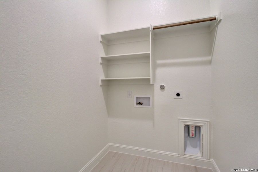 Spacious, unfurnished interior of a new home in Veramendi, New Braunfels (Image 15).