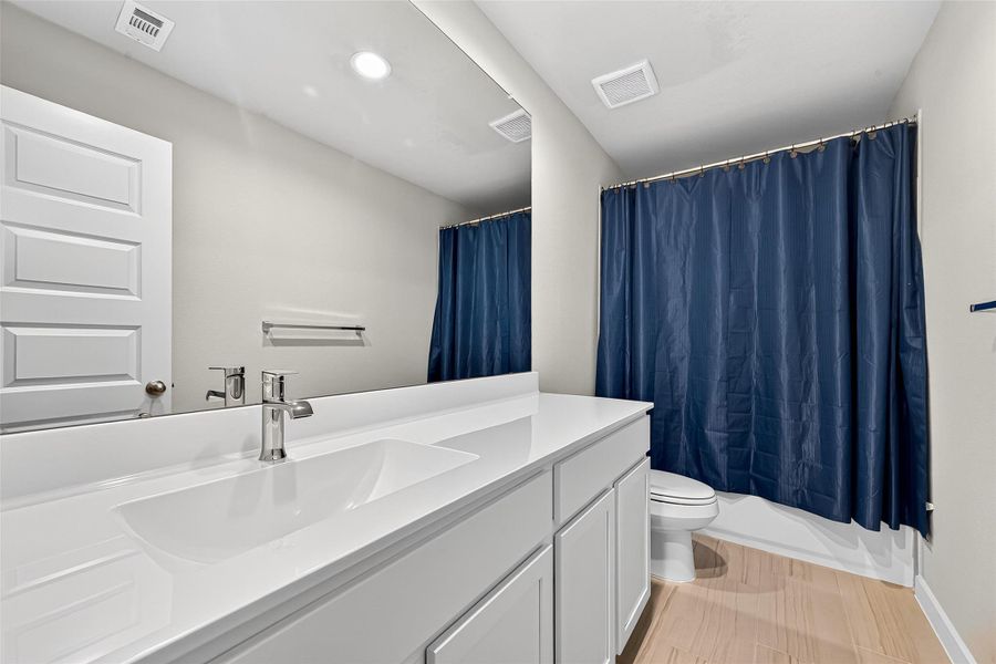 Full Bathroom (2nd Floor) Full Bathroom (2nd Floor)