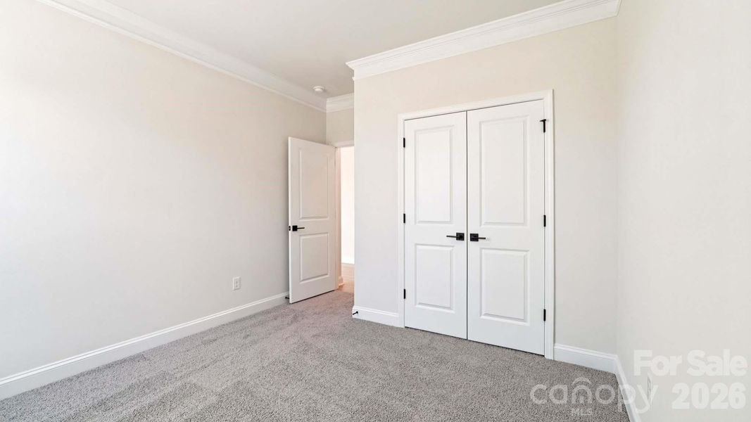 Spacious, unfurnished interior of a new home in Sylvan Creek, Denver (Image 34).