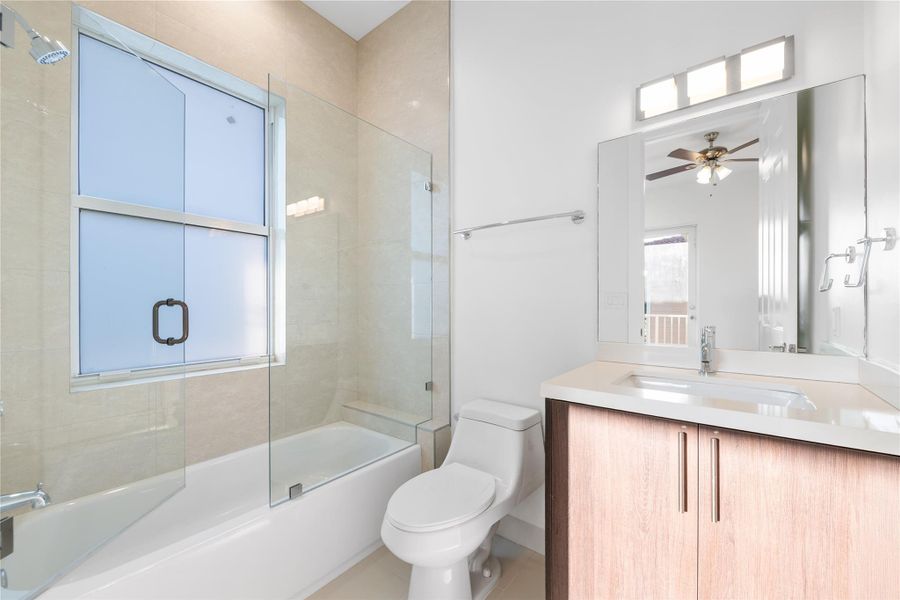 Furnished interior view inside a new home in , Fort Lauderdale (Image 9).