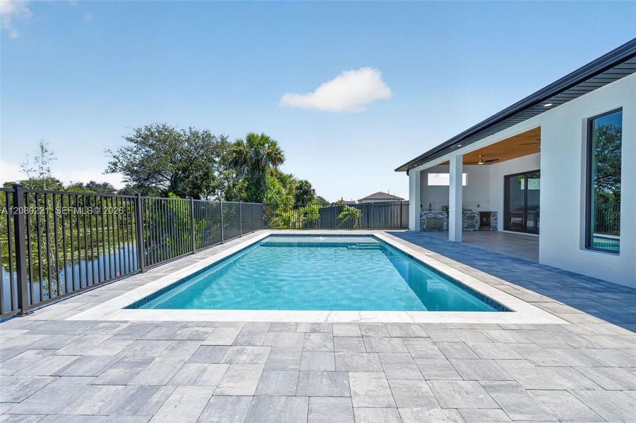 Exterior details and patio area of a home in , Cape Coral (Image 34).