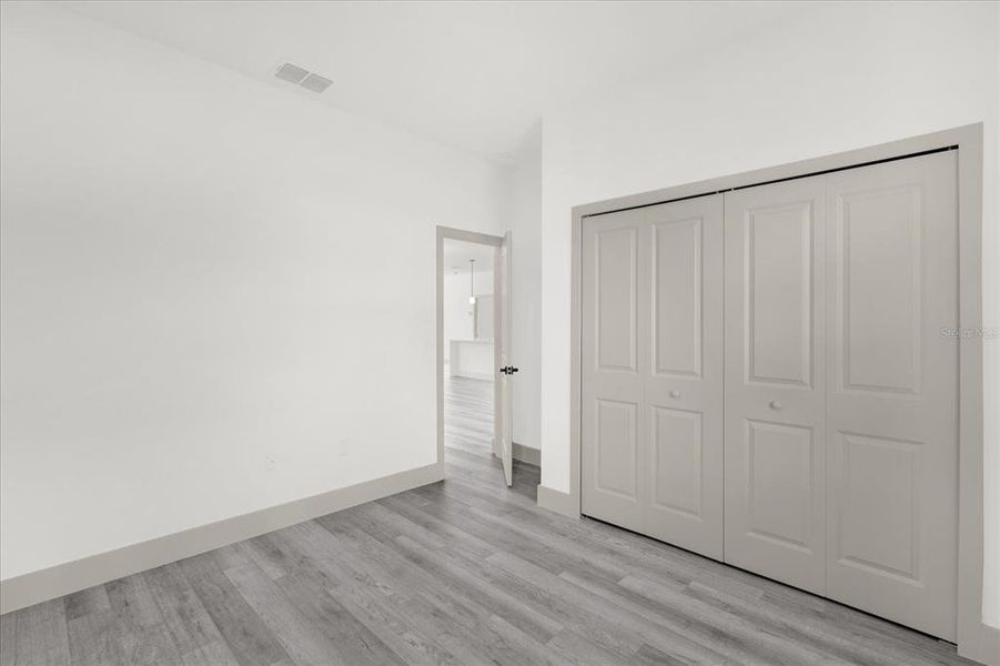 Spacious, unfurnished interior of a new home in , Ocala (Image 12).