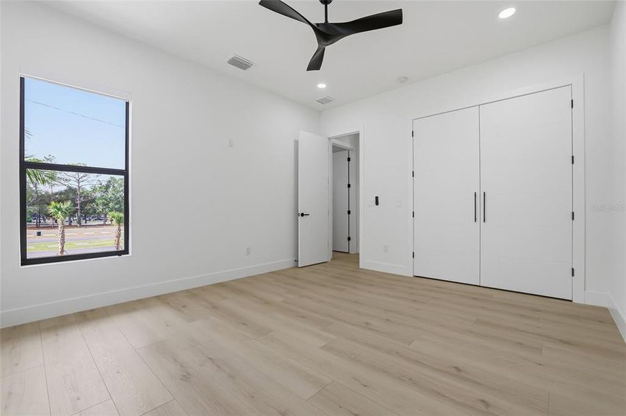 Spacious, unfurnished interior of a new home in , Tampa (Image 62).