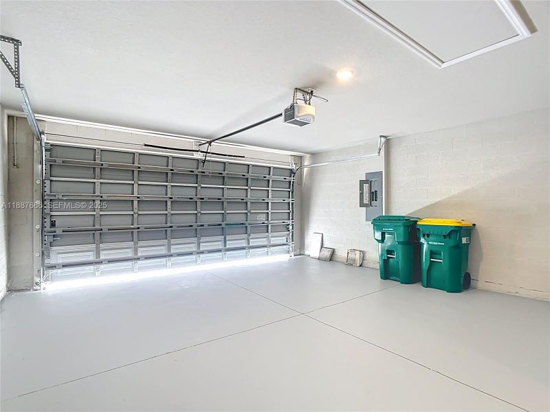 Spacious, unfurnished interior of a new home in , Port Charlotte (Image 17).