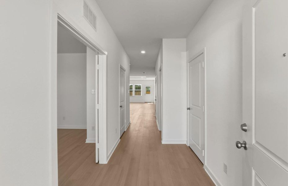 Spacious, unfurnished interior of a new home in Skyview, Belton (Image 15).