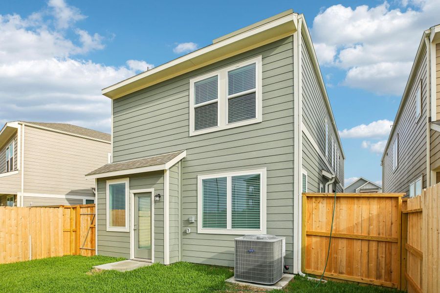 Exterior details and patio area of a home in Parkway Commons - City Series, Missouri City (Image 3).