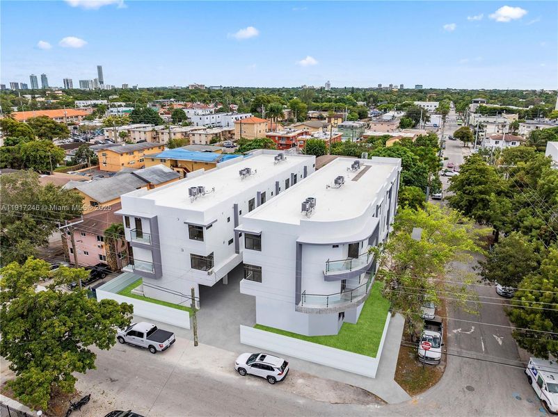 Condo located in Miami, FL showcasing its design and architecture (Image 2).