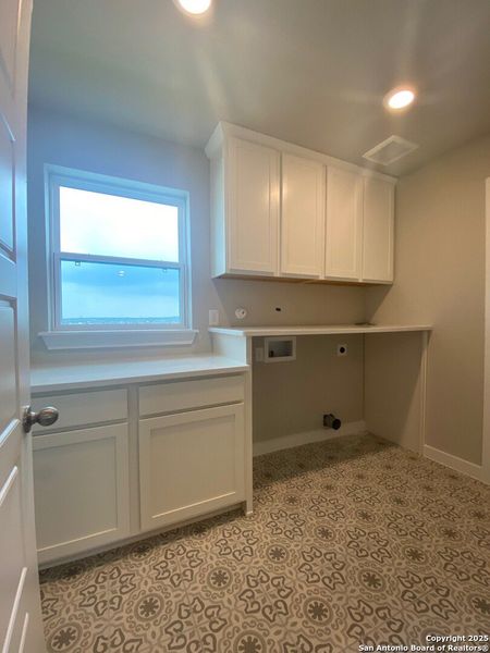 Furnished interior view inside a new home in Highland Ridge, New Braunfels (Image 5). Furnished interior view inside a new home in Highland Ridge, New Braunfels (Image 5).
