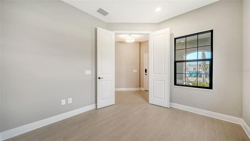 Spacious, unfurnished interior of a new home in Vicenza, Venice (Image 26).