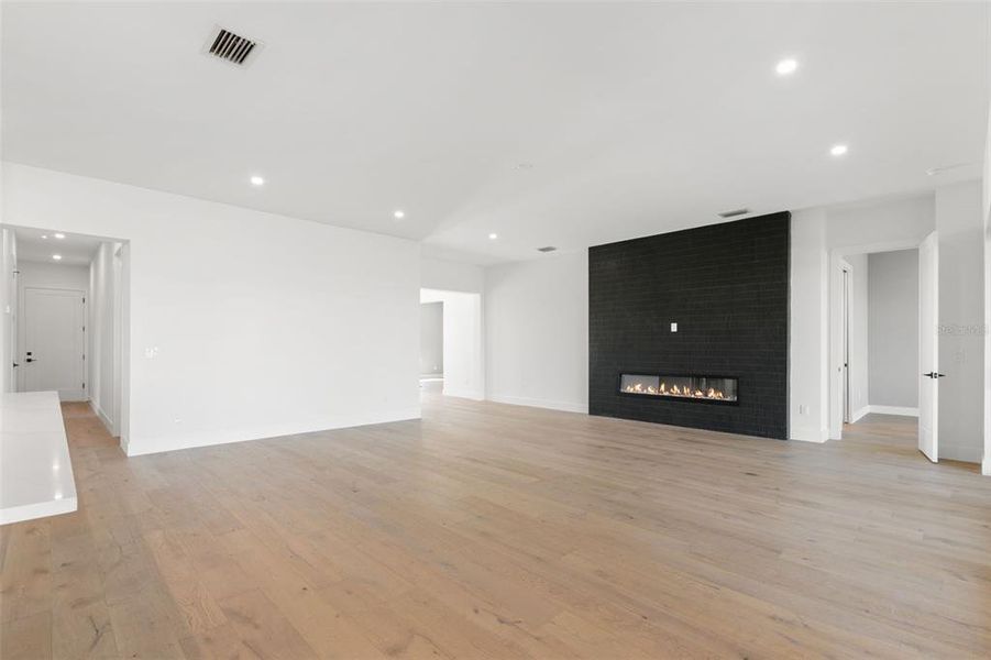 Spacious, unfurnished interior of a new home in , Palmetto (Image 28).