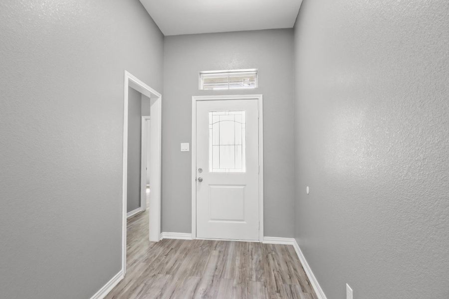 Spacious, unfurnished interior of a new home in , Houston (Image 26).