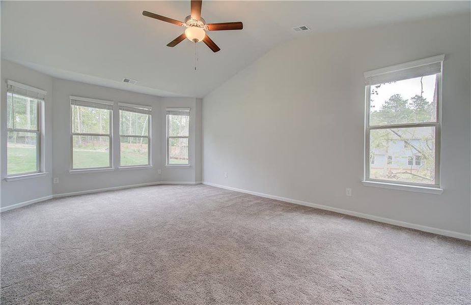 Spacious, unfurnished interior of a new home in Riverbend Overlook, Fayetteville (Image 12).