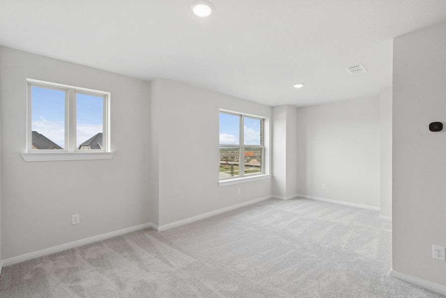 Spacious, unfurnished interior of a new home in Beacon Point at Lago Mar 50’ Homesites, Texas City (Image 31).