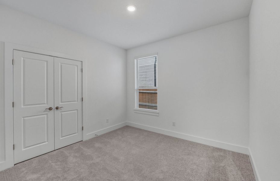 Spacious, unfurnished interior of a new home in Saddleback at Santa Rita Ranch, Liberty Hill (Image 19).