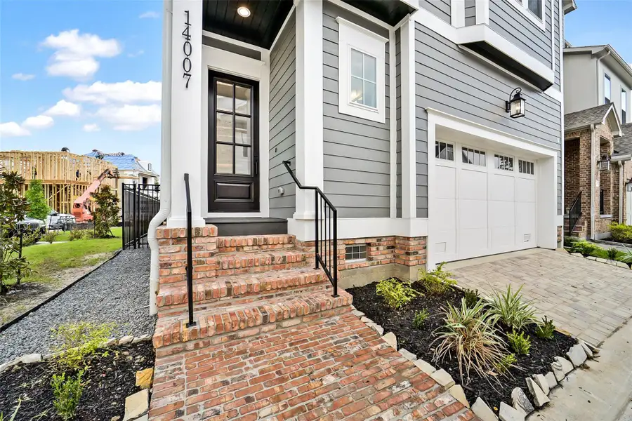 Exterior details and patio area of a home in Reserve in Memorial, Houston (Image 3). Exterior details and patio area of a home in Reserve in Memorial, Houston (Image 3).