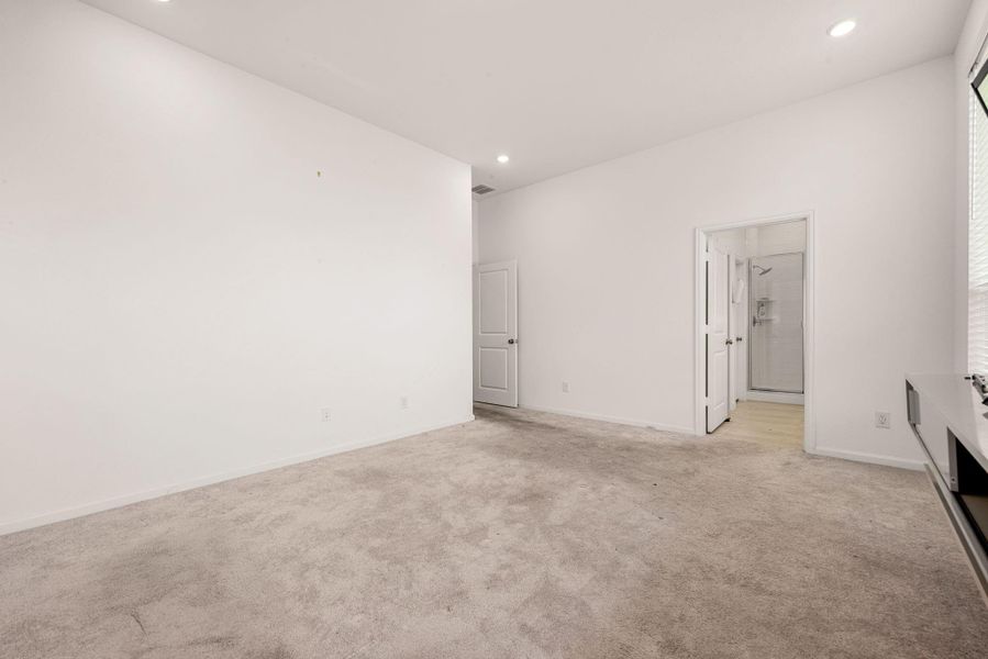 Spacious, unfurnished interior of a new home in Sunterra, Katy (Image 39).