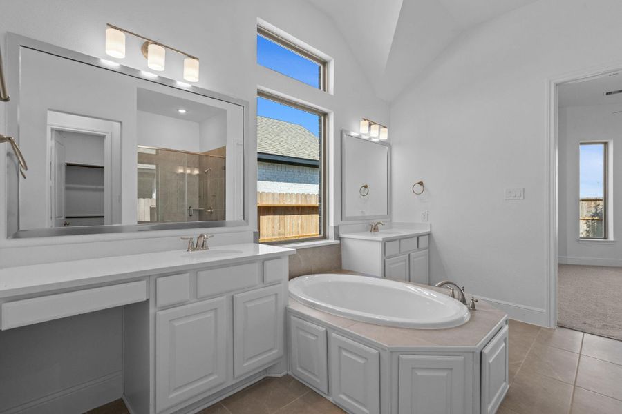 Furnished interior view inside a new home in Valencia 70', Manvel (Image 11).