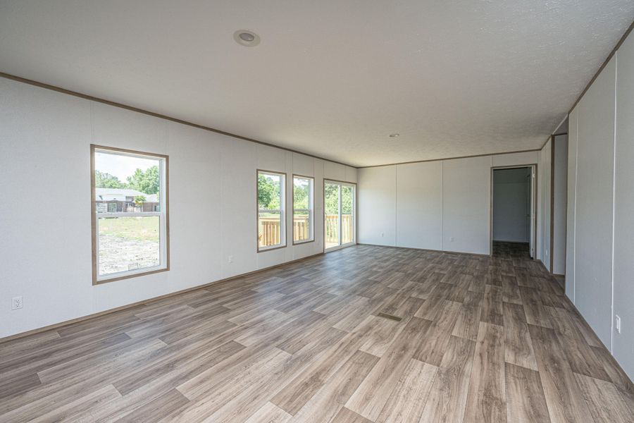 Spacious, unfurnished interior of a new home in , St. George (Image 15).