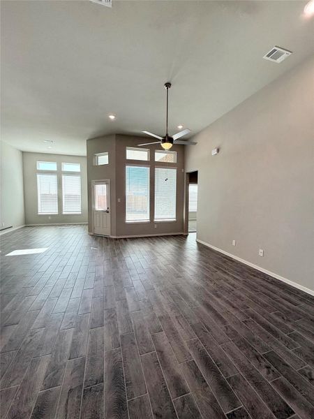 Spacious, unfurnished interior of a new home in , Iowa Colony (Image 16).