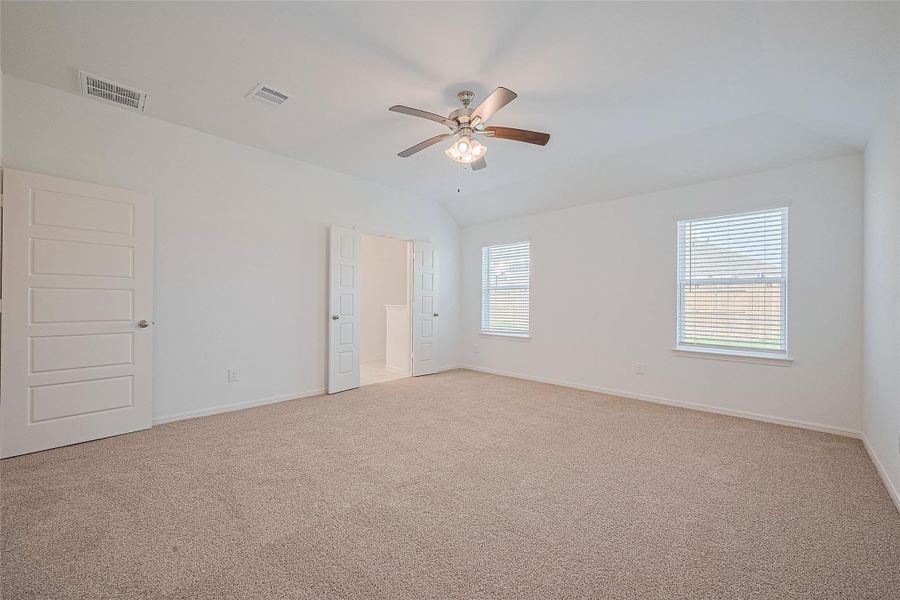 Spacious, unfurnished interior of a new home in Lago Mar, Texas City (Image 20). Spacious, unfurnished interior of a new home in Lago Mar, Texas City (Image 20).