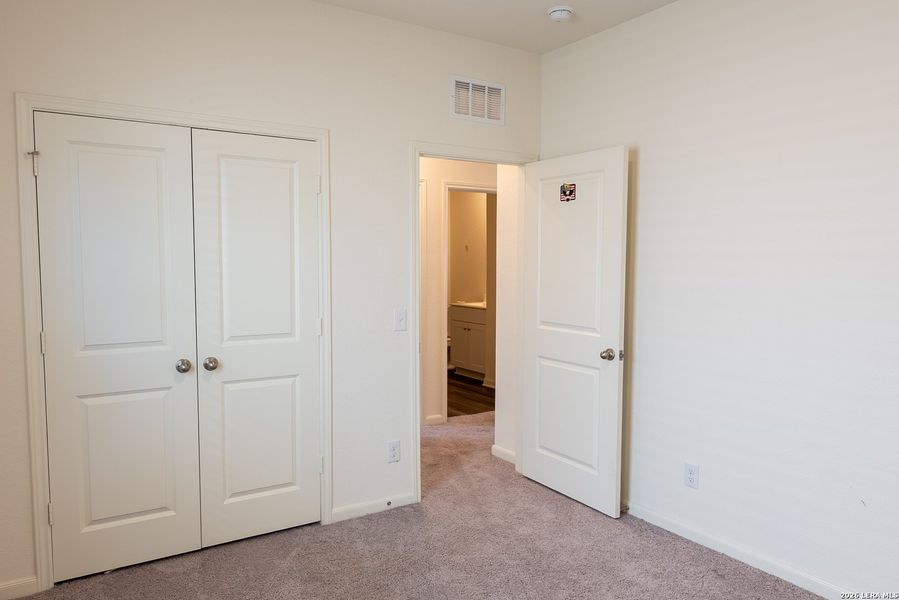 Spacious, unfurnished interior of a new home in Trails at Culebra, San Antonio (Image 19).