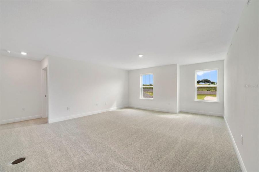 Spacious, unfurnished interior of a new home in Vintner Reserve, Clermont (Image 16).