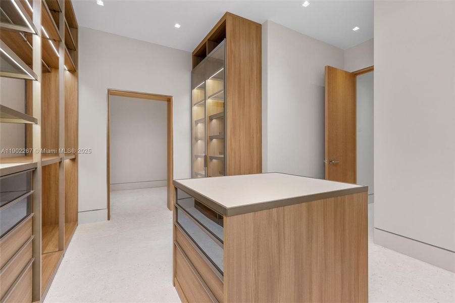 Furnished interior view inside a new home in , Fort Lauderdale (Image 57).