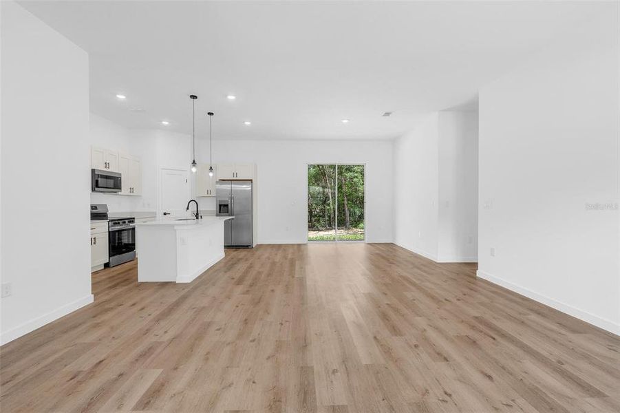 Spacious, unfurnished interior of a new home in , Citrus Springs (Image 20).