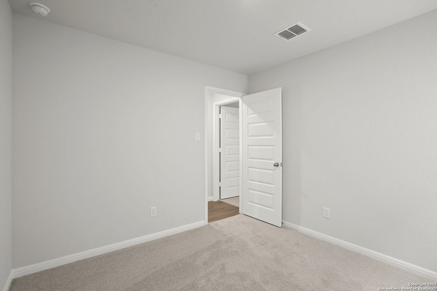 Spacious, unfurnished interior of a new home in Timber Creek, San Antonio (Image 14).