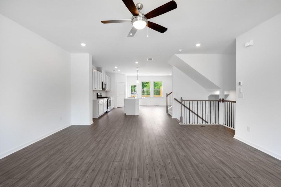 Spacious, unfurnished interior of a new home in Hampton Trace, Marietta (Image 28).