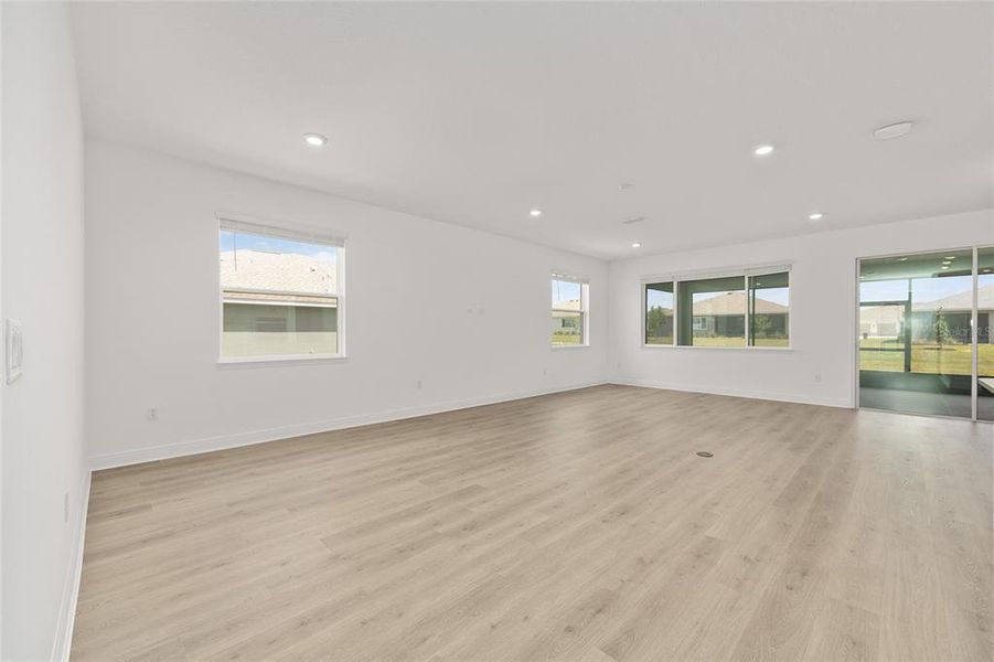 Spacious, unfurnished interior of a new home in , Ocala (Image 26).