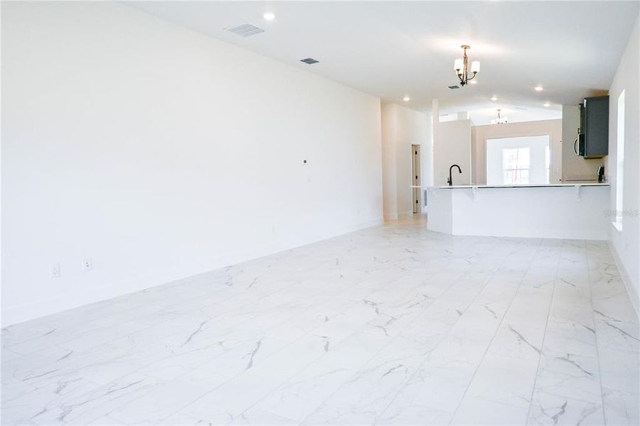 Spacious, unfurnished interior of a new home in , Ocala (Image 7).
