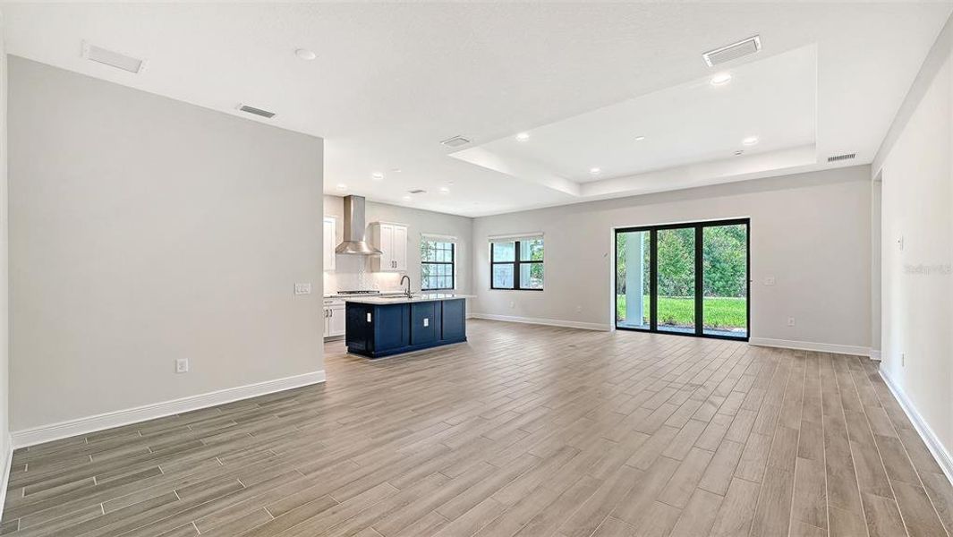 Spacious, unfurnished interior of a new home in Vistera of Venice, Nokomis (Image 10).
