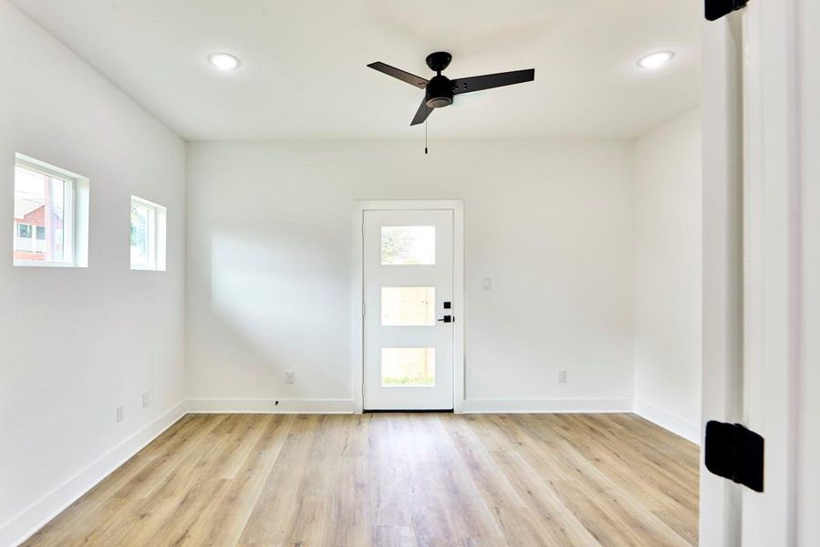 Convenient 1st floor bedroom/office with its on bathroom. Convenient 1st floor bedroom/office with its on bathroom.