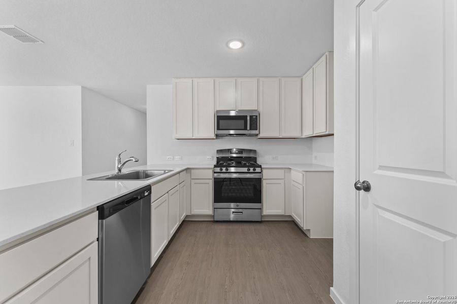 Furnished interior view inside a new home in Friendship Oaks, Fredericksburg (Image 5).